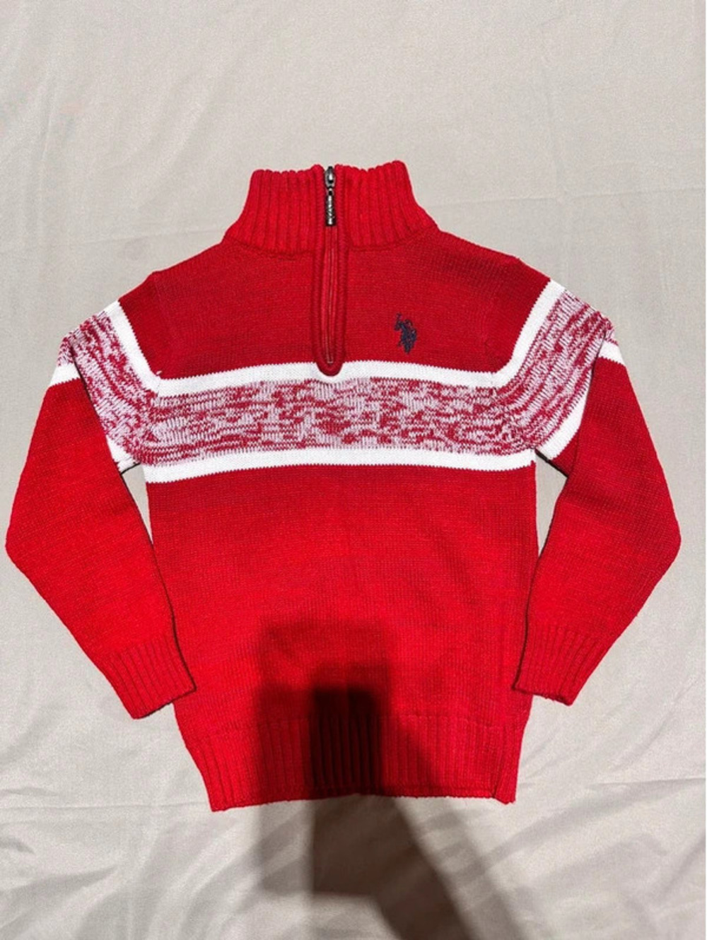 Boys Sweater size 6 (C11)